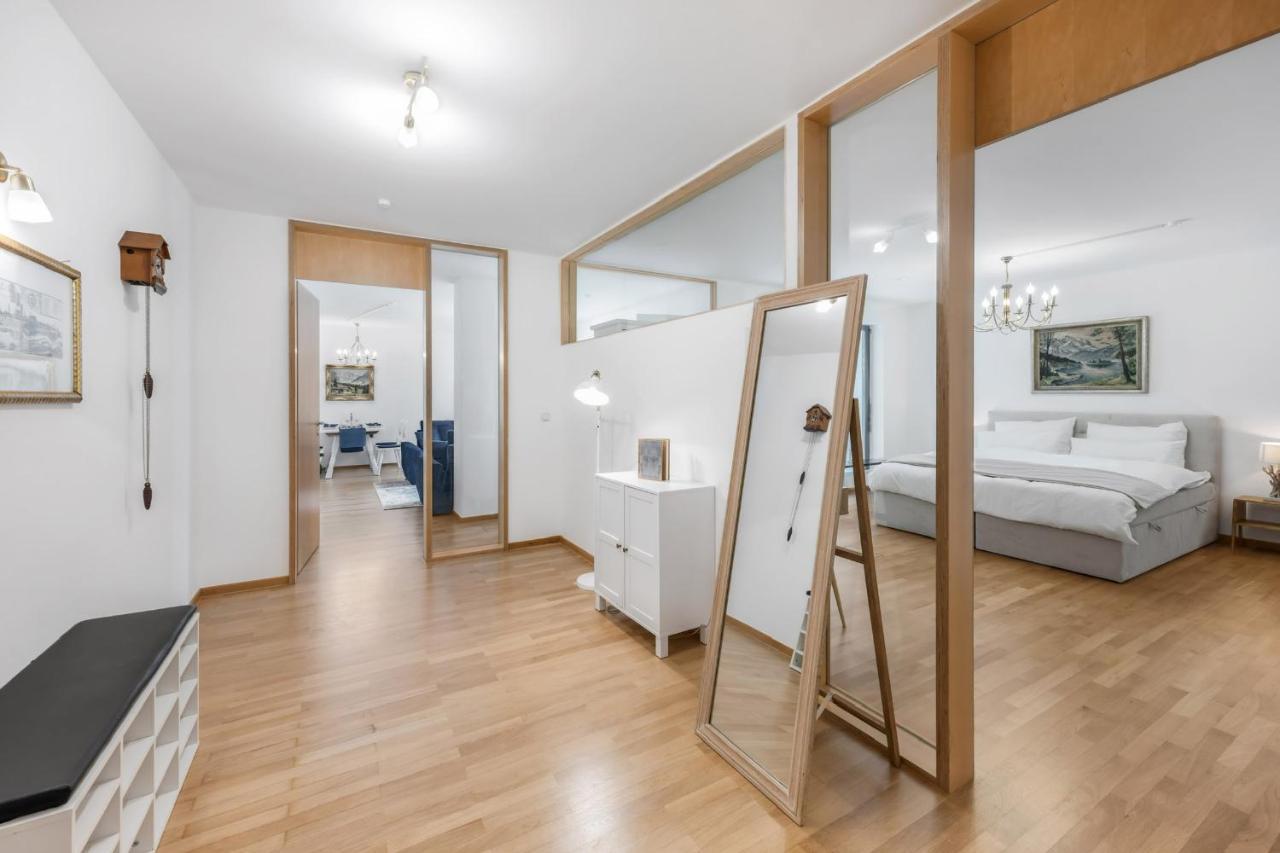 Zwei Im Stadtzentrum Mit Tiefgaragenplatz *
